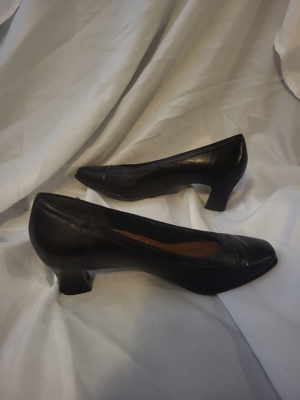 Easy Spirit Black Leather Low Heel Pumps